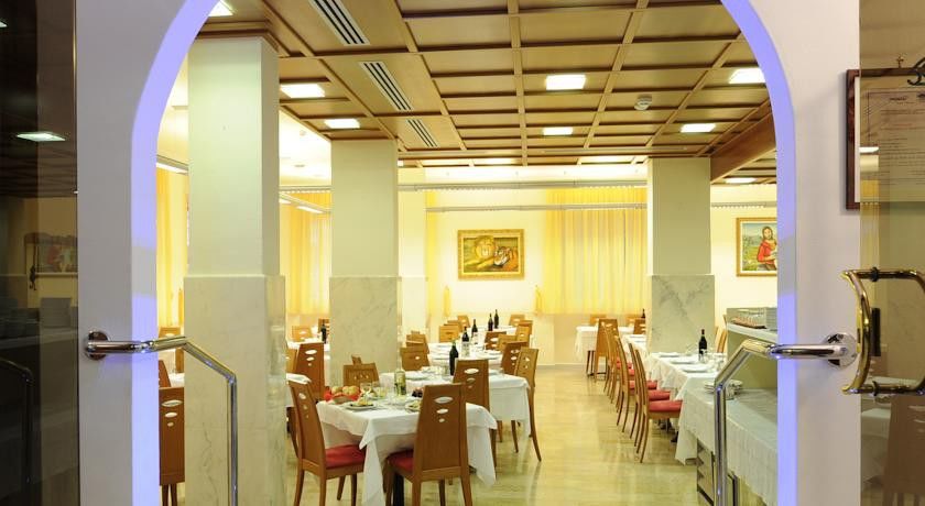 Hotel Adler อาลัสซิโอ ภายนอก รูปภาพ