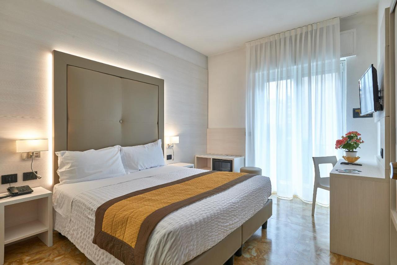 Hotel Adler อาลัสซิโอ ภายนอก รูปภาพ